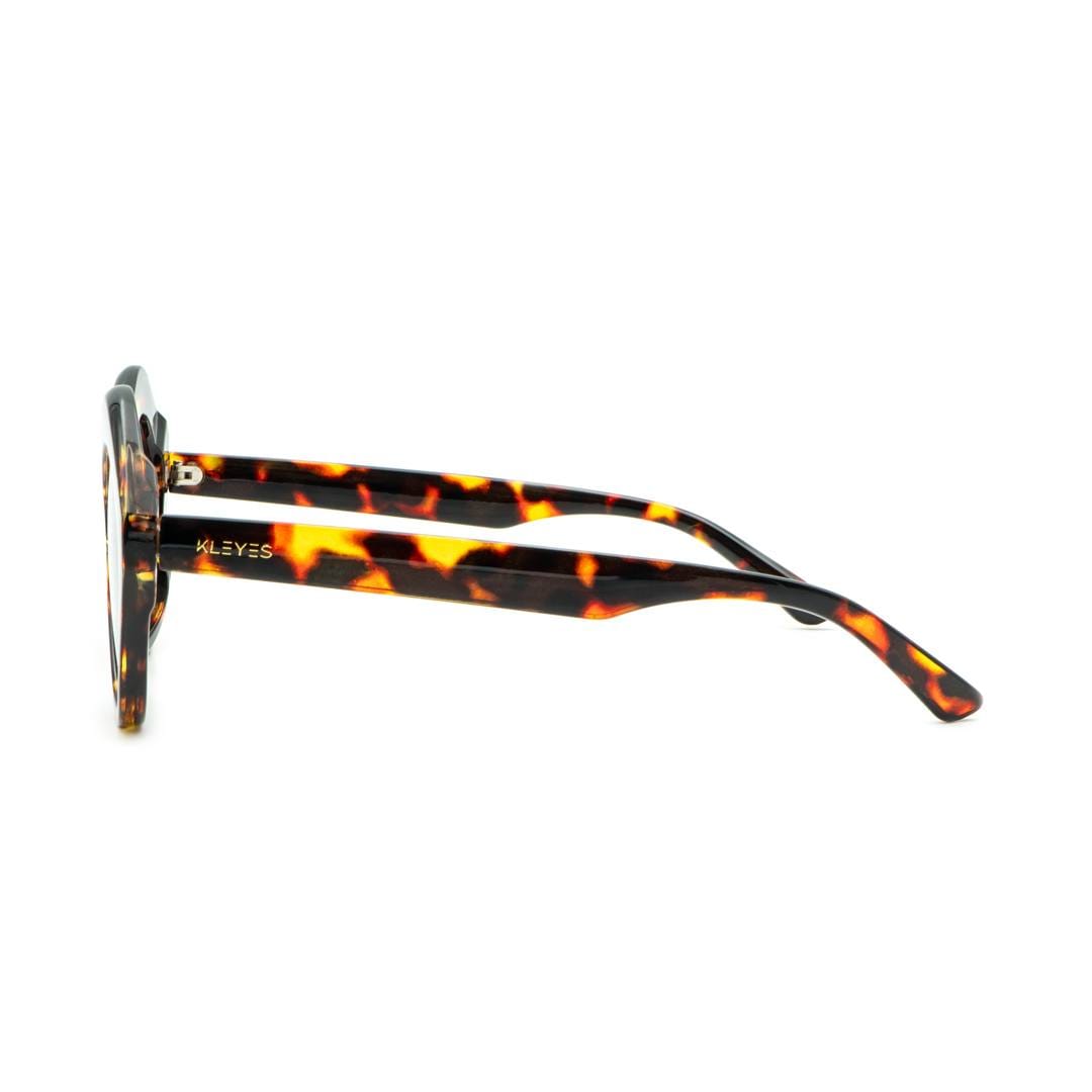 Eine Sonnenbrille von raffinierter Eleganz für Frauen,