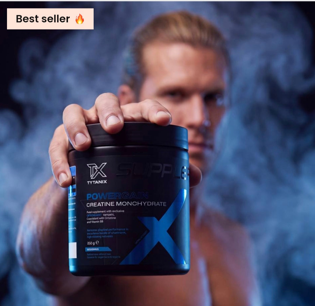 Supplément PowerGain de Chogan avec créatine monohydrate et vitamine B6, poudre blanche dans un récipient.