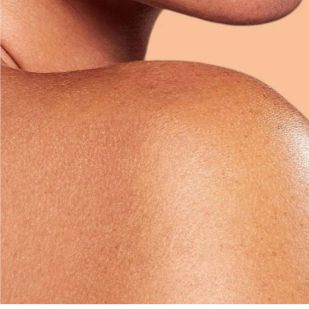 Huile corporelle Glow Body Oil Aurodea de Bienêtre en Soi, soin pour le corps et le visage, texture brillante et hydratante.