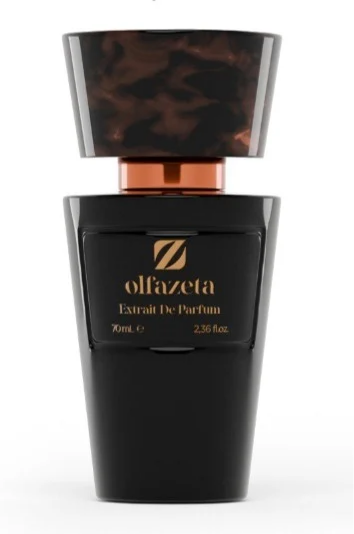 Parfum Dark Eclipse Jasmin, cuir, ambre et patchouli de bienêtre en soit, flacon élégant avec notes florales et boisées.
Dark Eclipse Olfazeta