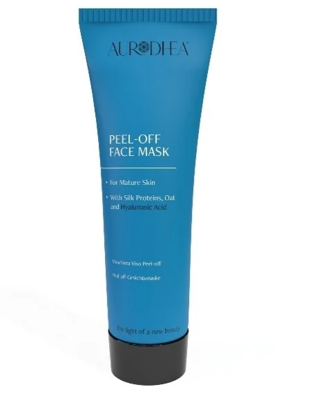 Masque facial peel-off pour peau mature de la marque Chogan, appliqué sur un visage propre et prête à être démaquillée.