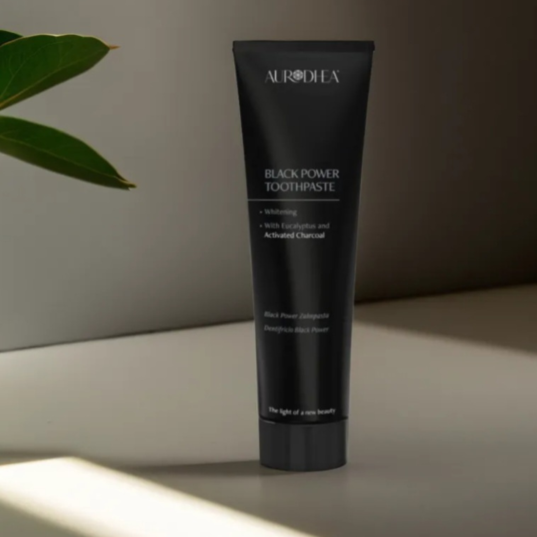 Pâte dentifrice à la charbon actif Black Power de bienêtre en soit, soin bucco-dentaire naturel, visible en tube noir.