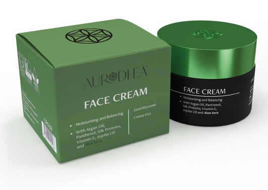Crème de jour à l'aloe vera de Chogan, soin hydratant pour visage et corps, texture douce et rafraîchissante.